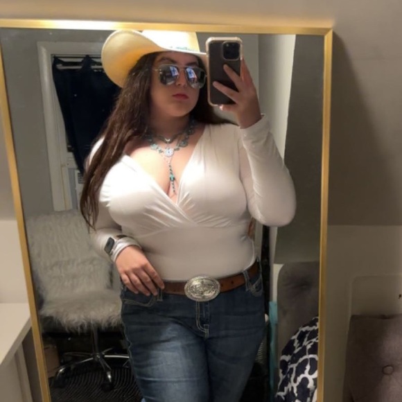 Meet your Posher, Mia - Picture 1 of 1